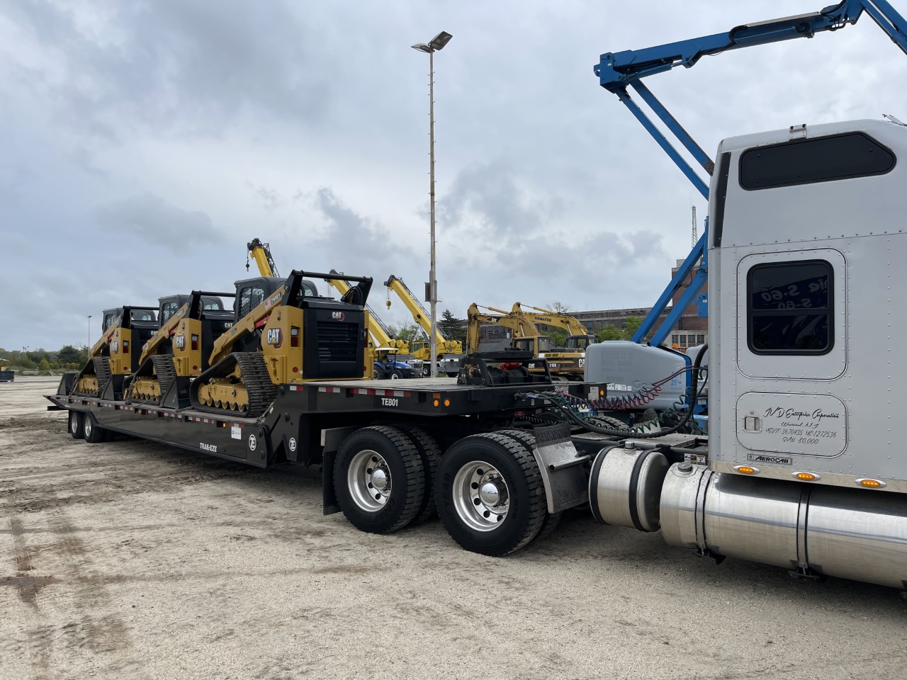 Cat heavy haul machinery loading and transport flatbed truck trailer