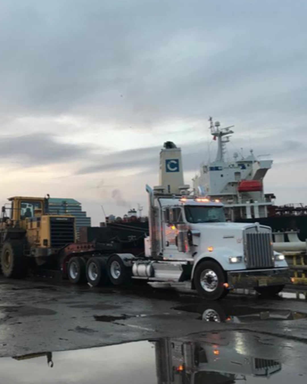 Move your Heavy equipment, oversized cargo, and complex transporting needs with expert Freight Logistics Company Seahorse Express.